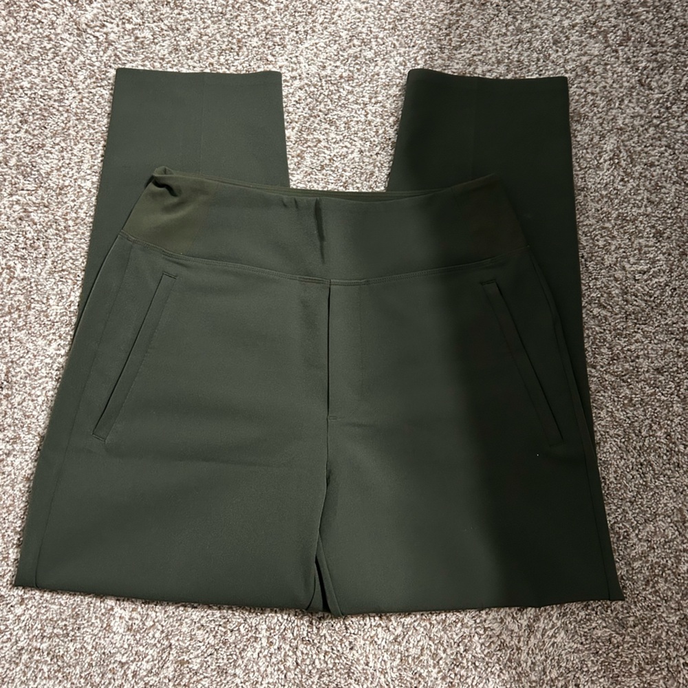 Women’s Athleta Endless Pant in Olive Green